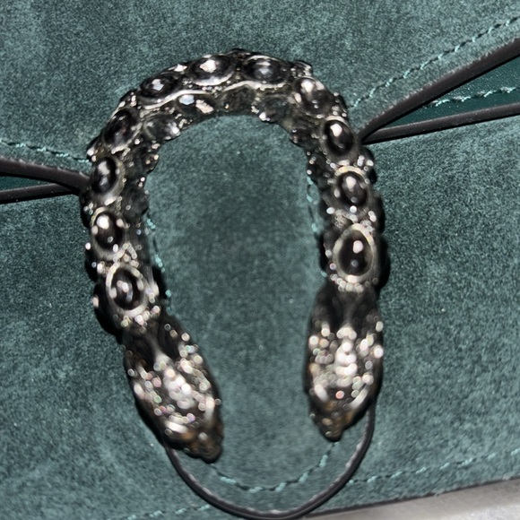 deisigned Velvet Shoulder not designer - Picture 3 of 4